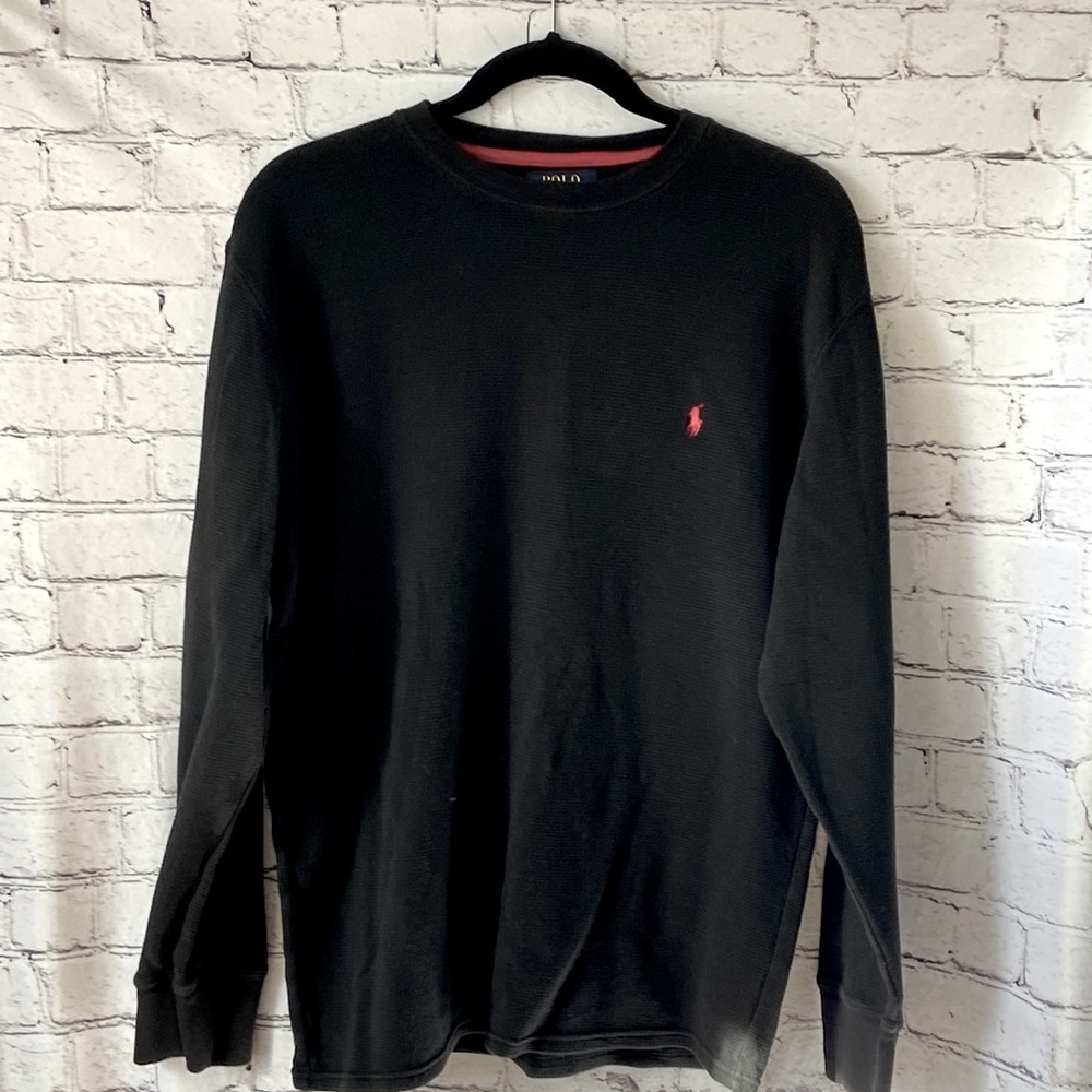 Gently used men’s sweater. Sweater is soft with breathable cotton.